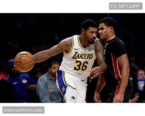 马库斯斯马特的篮球之路与领导力探索：从新秀到球队核心的成长历程